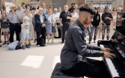Zak captivates audiences in Sheffield Station #The Piano